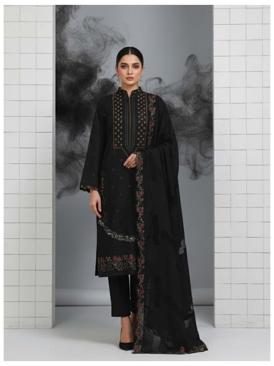 Royale Black, Banadora Wool 2 Head Embroidered 3 pcs