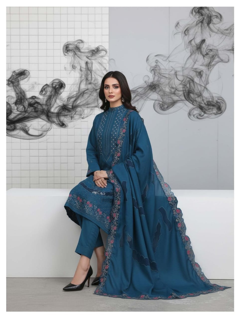 Teal Dynasty, Banadora Wool 2 head Embroidered 3 pcs.