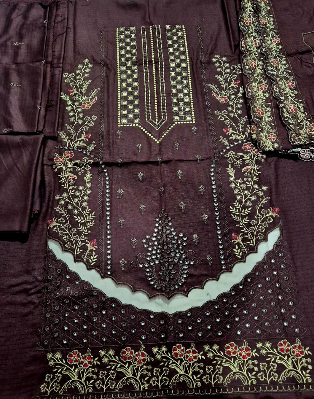 Bark Brown, Banadora Wool 2 head Embroidered 3 pcs