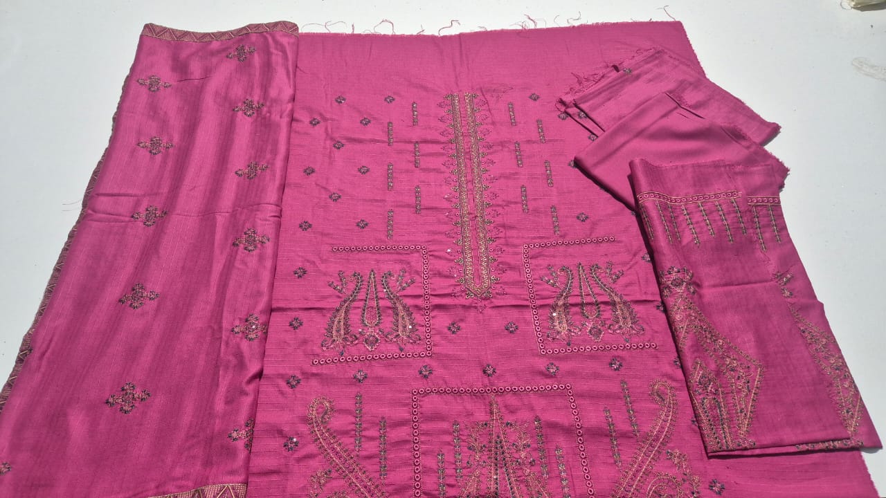 Rosy whisper, Wool Embroidered Banadora 3 pcs