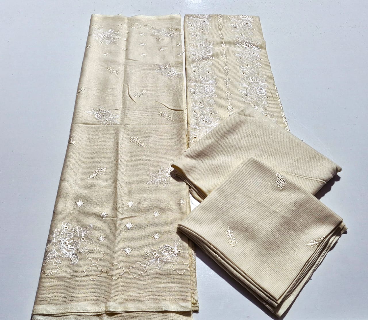 Arabica,Embroidered Peach Wool chamki 3pcs.