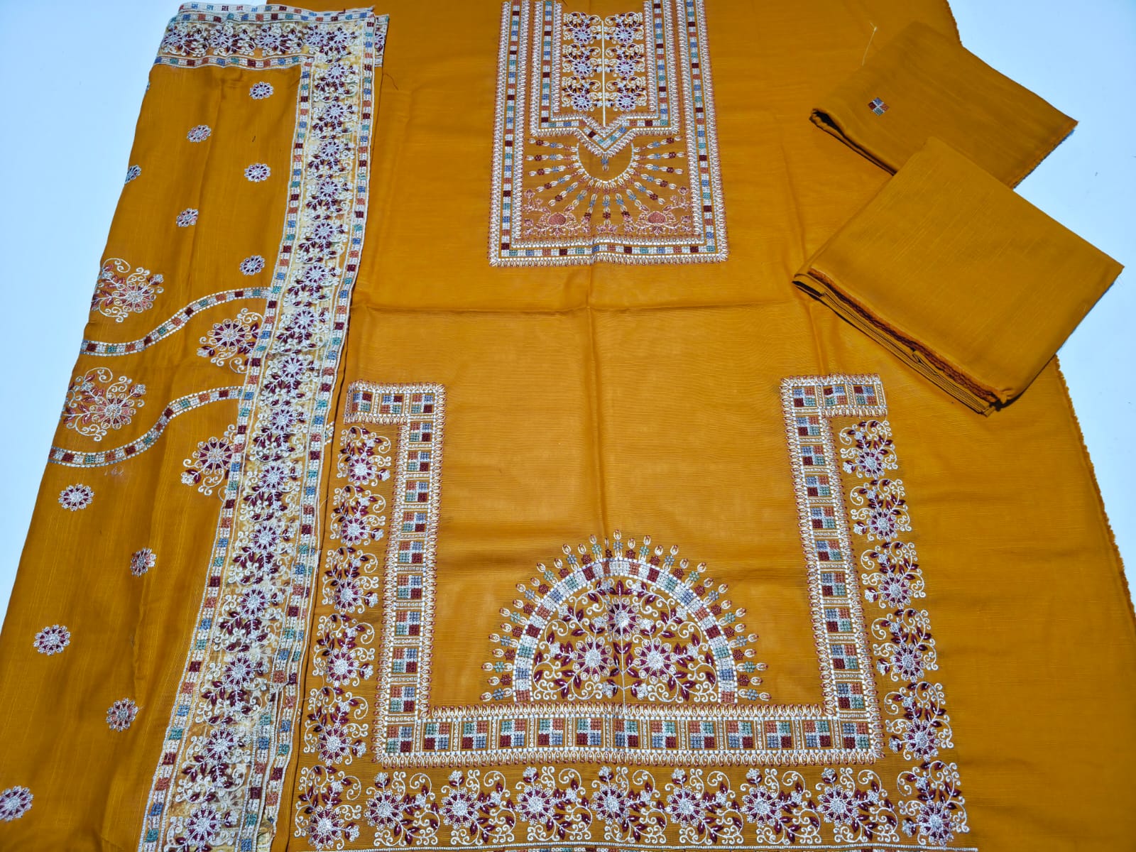 Amber glow, Khaddar Embroidered 3 pcs