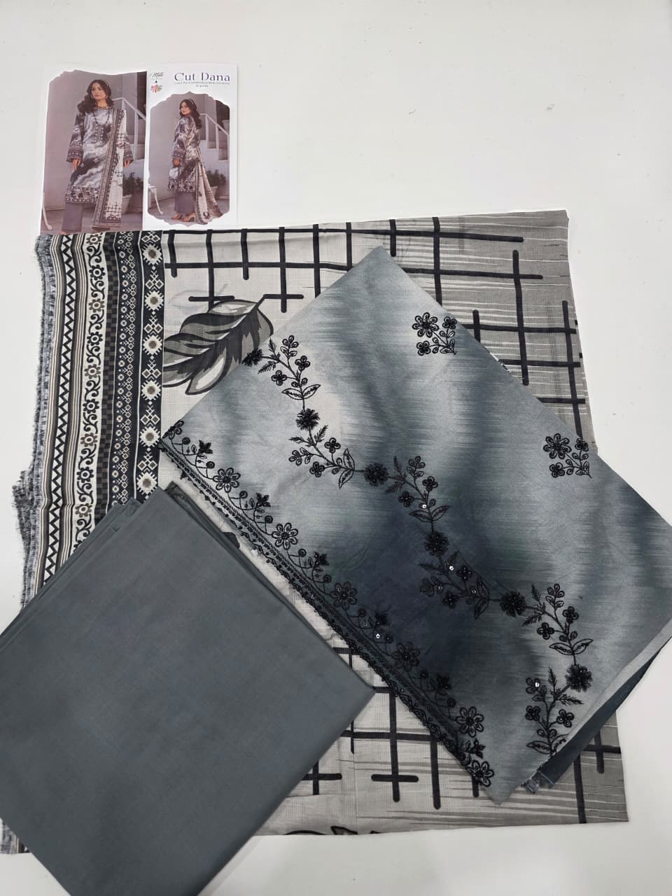 Print Embroidery Lawn 3-Piece unstitched
