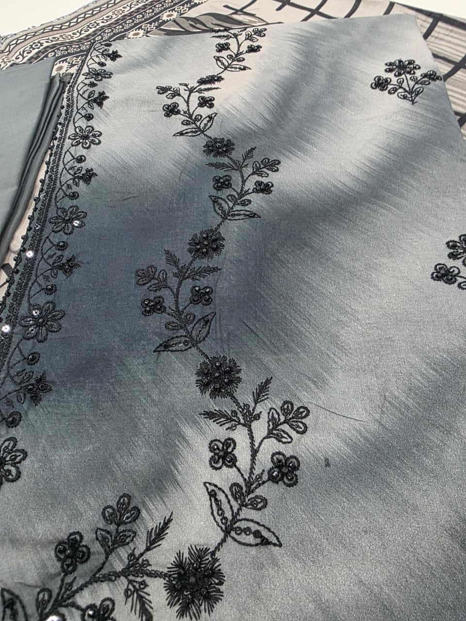Print Embroidery Lawn 3-Piece unstitched