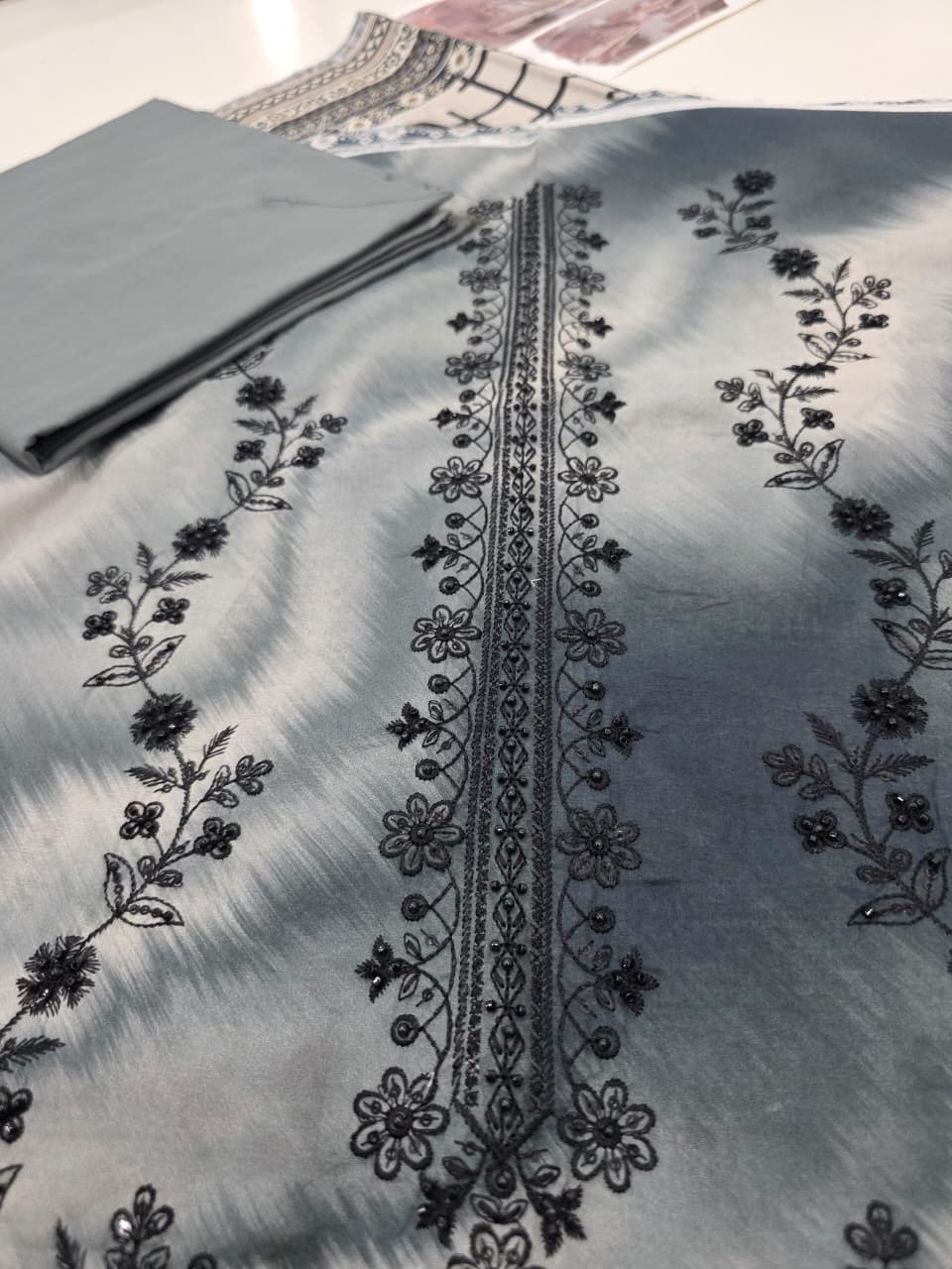 Print Embroidery Lawn 3-Piece unstitched