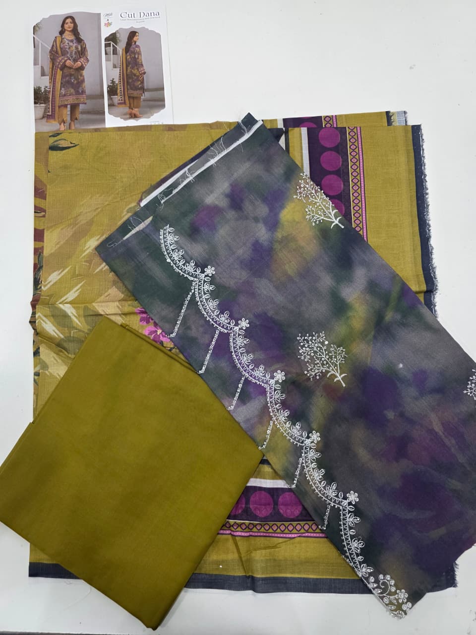 Print Embroidery Lawn 3-Piece unstitched