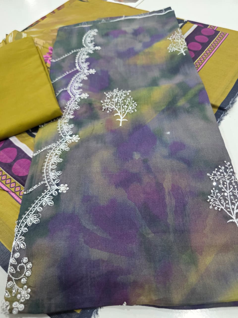 Print Embroidery Lawn 3-Piece unstitched