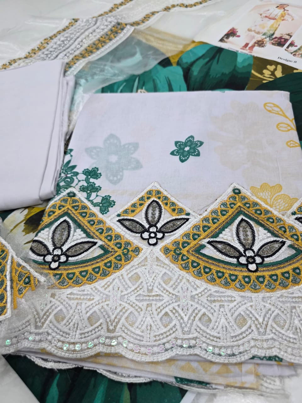 Embroidered Lawn 3-piece unstitched