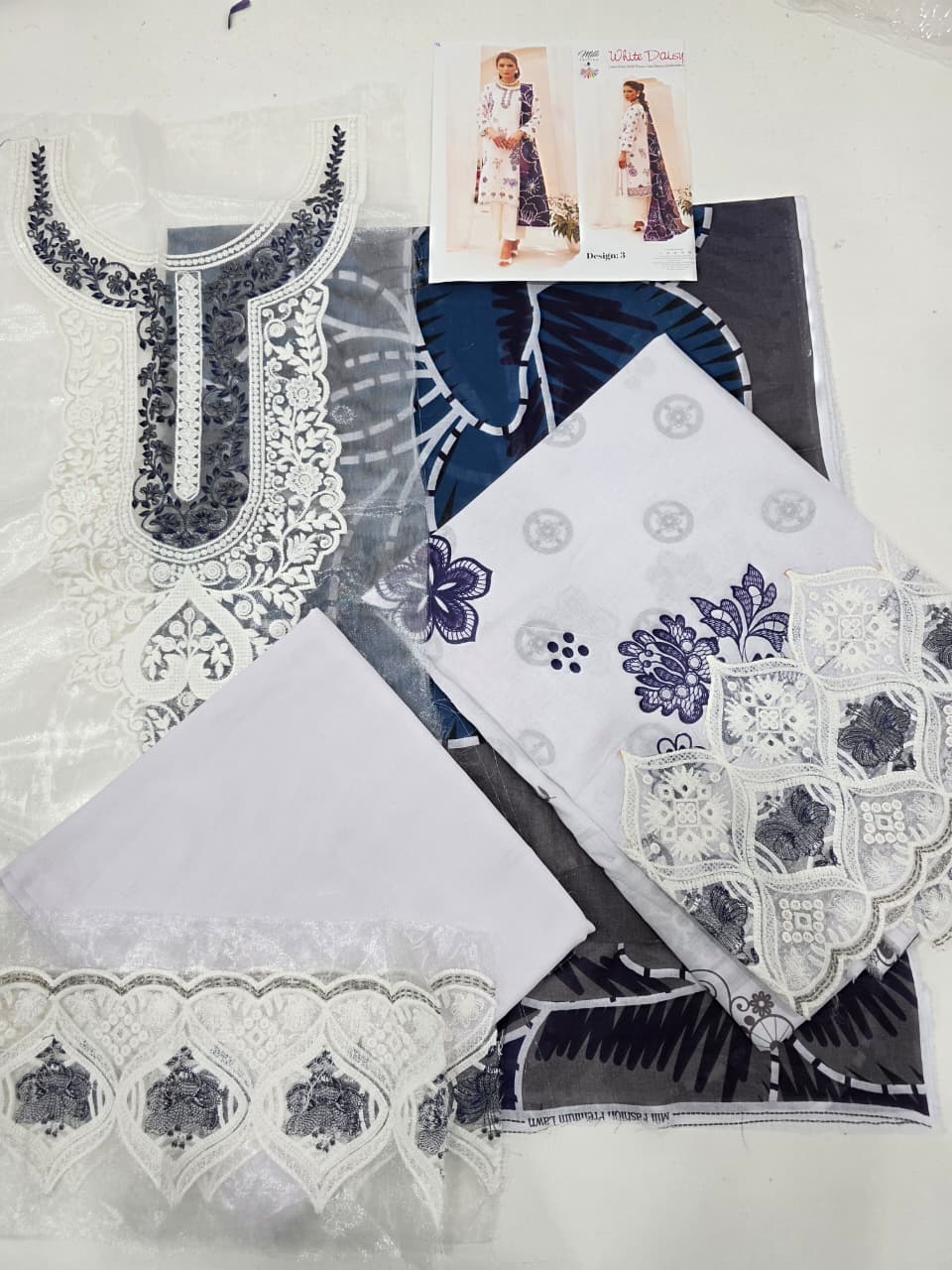 Embroidered Lawn 3-Piece unstitched