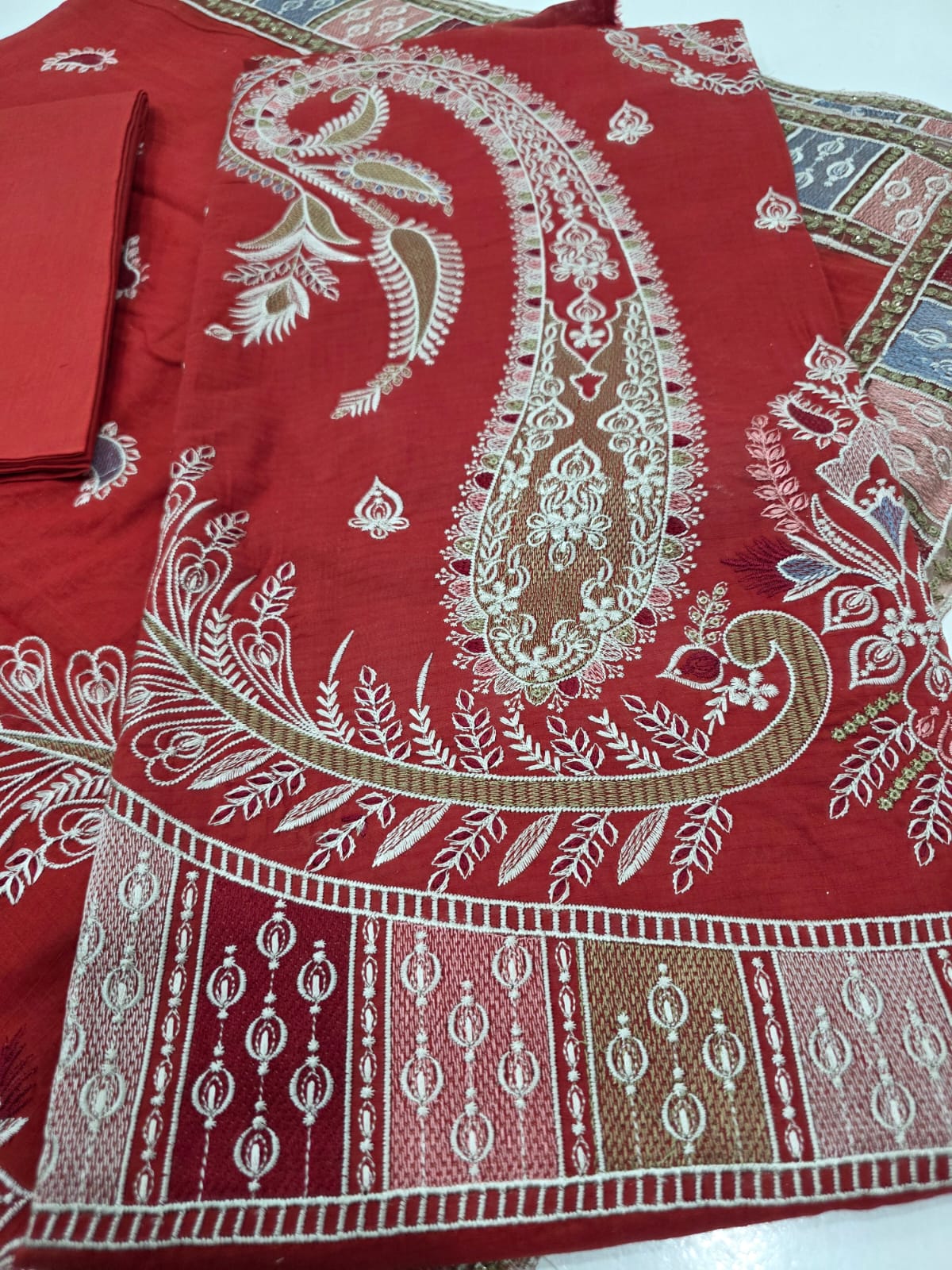 Embroidered Lawn 3-Piece unstitched