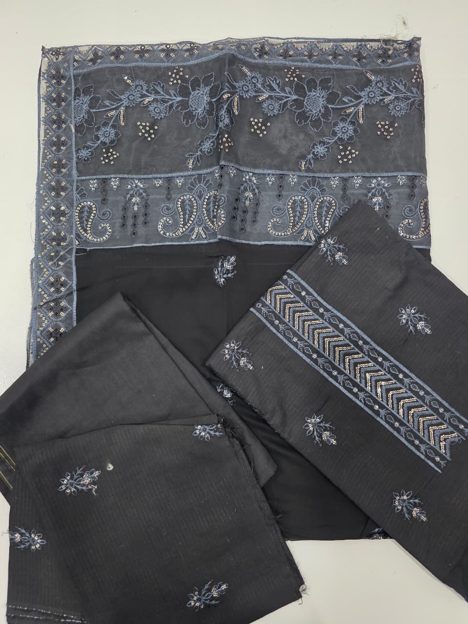 Embroidered Lawn 3-Piece unstitched