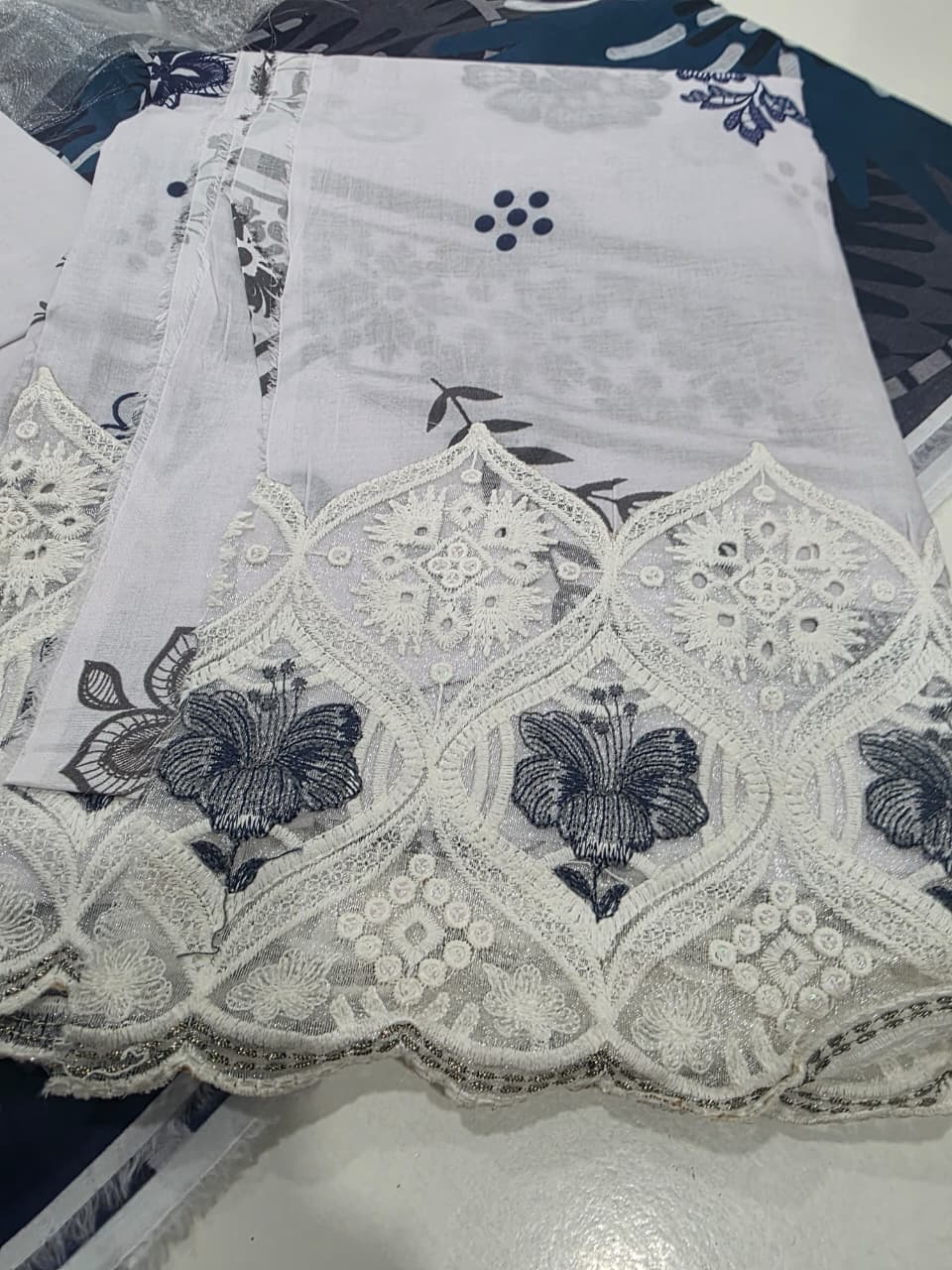 Embroidered Lawn 3-Piece unstitched