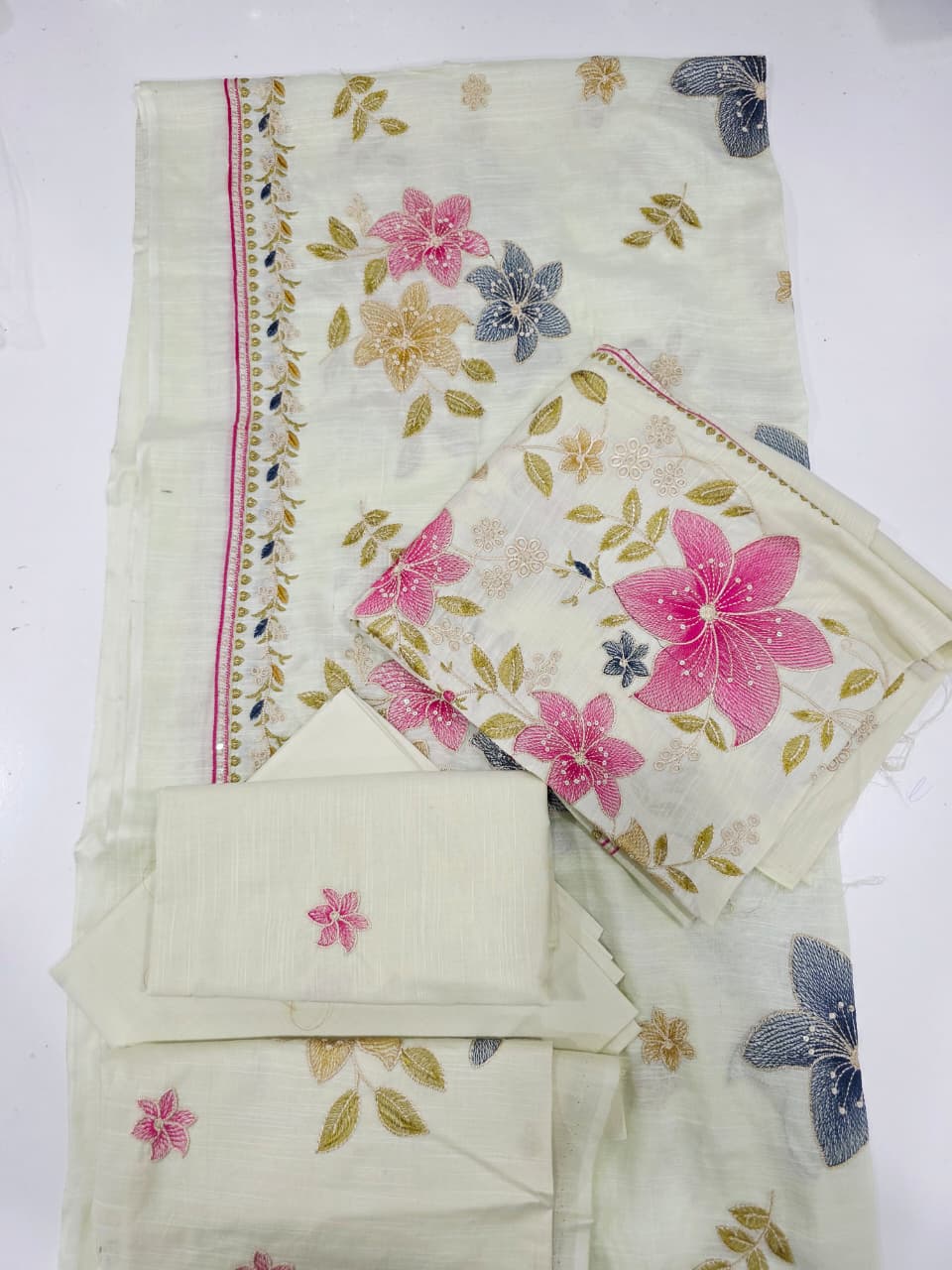 Embroidered Lawn 3-Piece unstitched