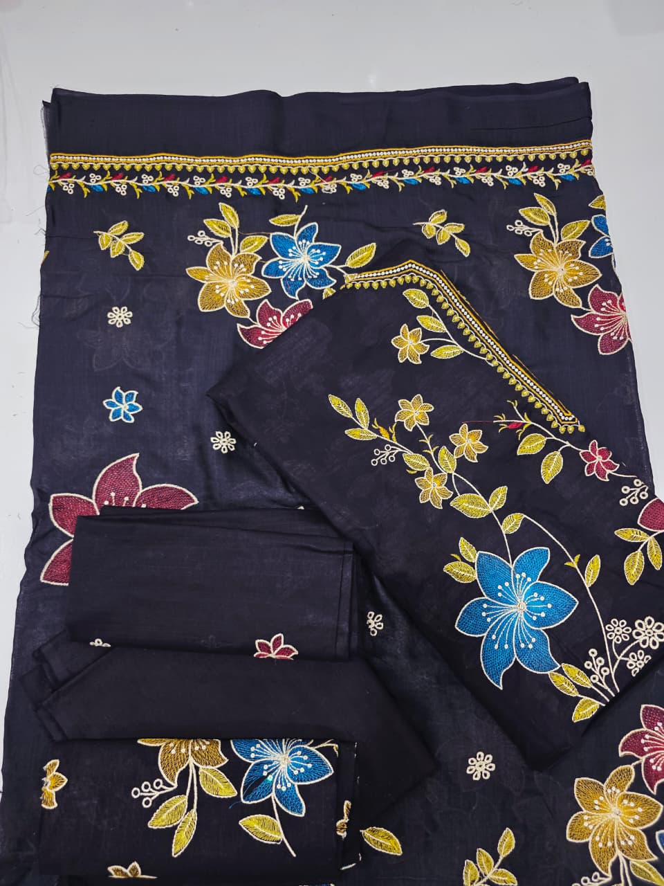 Embroidered Lawn 3-Piece unstitched