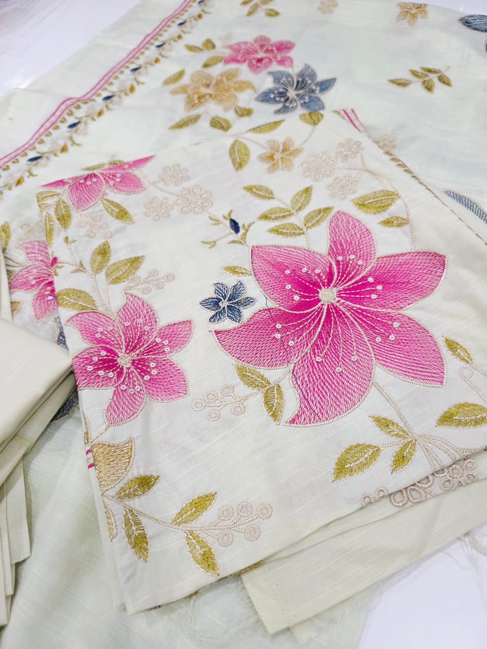 Embroidered Lawn 3-Piece unstitched