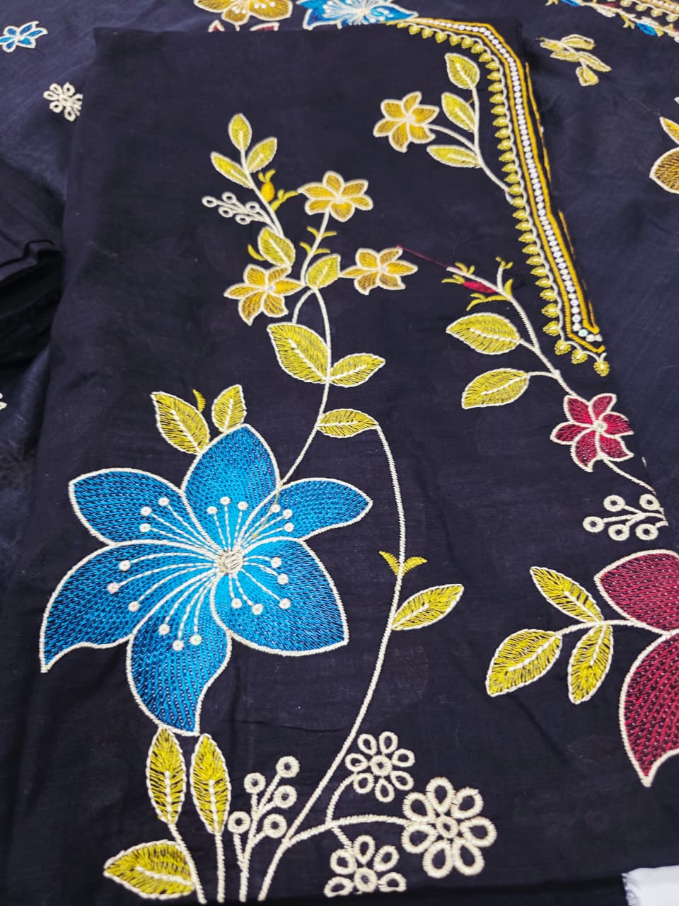 Embroidered Lawn 3-Piece unstitched