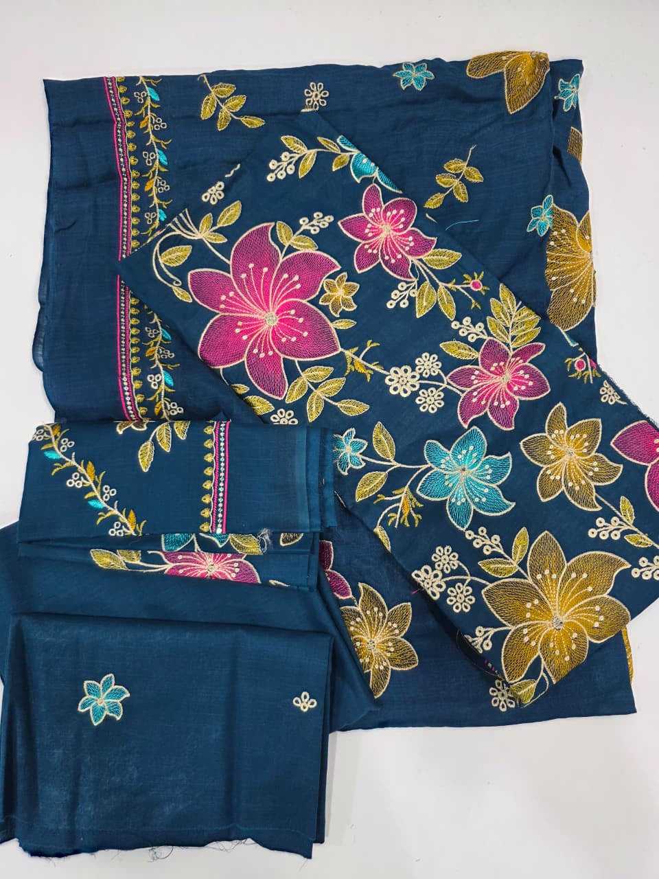 Embroidered Lawn 3-Piece unstitched